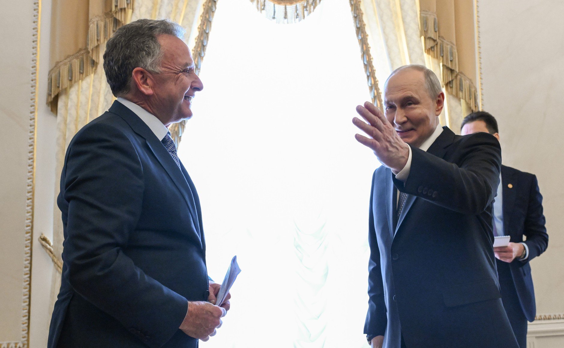 Na Zelenského útočí, ale Putin je pro ně humanista. Jak Witkoff podlézal Putinovi. Trumpův svět (640. den)